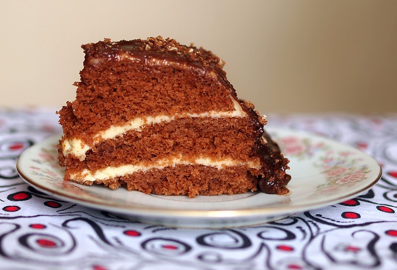 Быстрый торт. Шоколадный торт в микроволновке. Вкусный тортик в микроволновке. Вкусный шоколадный торт в микроволновке. Быстрый торт в микроволновке.