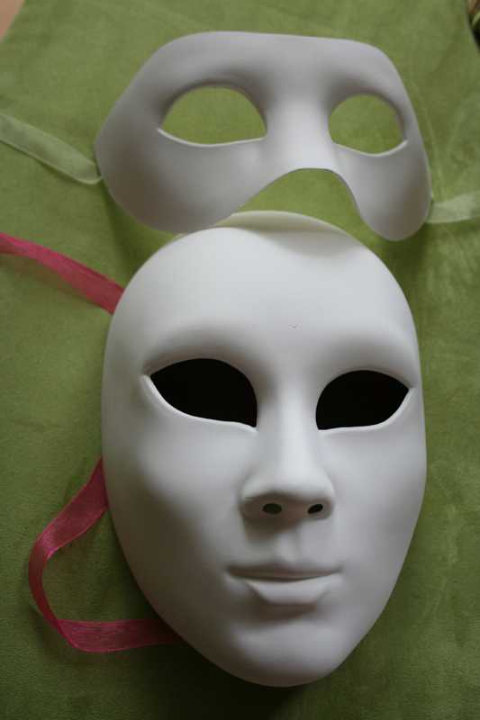 Какую маску можно сделать в домашних условиях. Маска из глины. Форма маски. Карнавальная маска лицо. Самодельная маска.