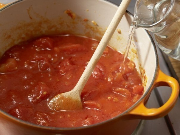 Простая подлив без мяса. Тефтели в томатном соусе. Подлива для тефтелей с томатной пастой. Паста с тефтелями в томатном соусе. Подлива с луком и мукой и томатной пастой.