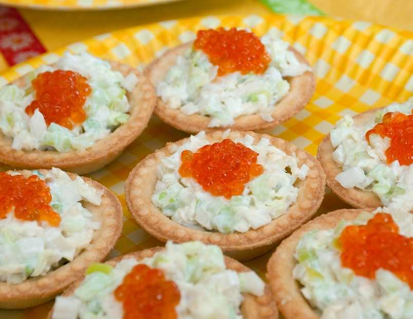 Начинки для простые и вкусные. Тарталетки с плавленным сыром и красной икрой. Пиколини тарталетки. Тарталетки с Альметте и семгой. Фаршированные тарталетки с красной икрой.