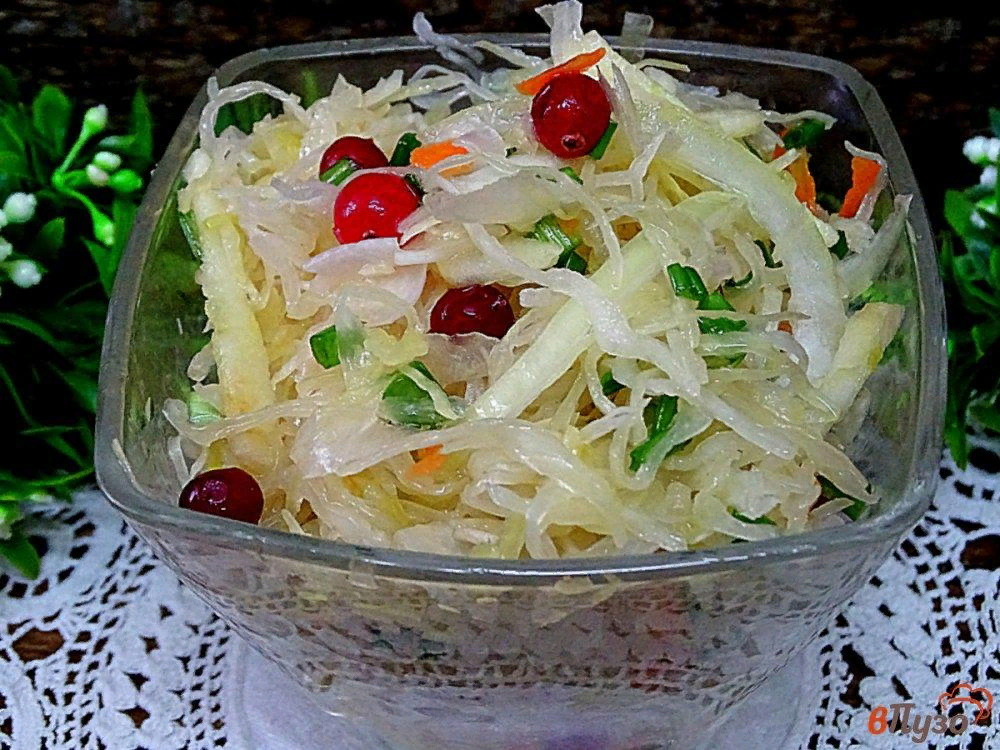 Вкусный рецепт салата из квашеной капусты