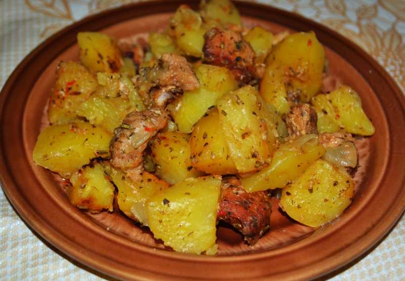 Картошка с мясом в духовке фото дома