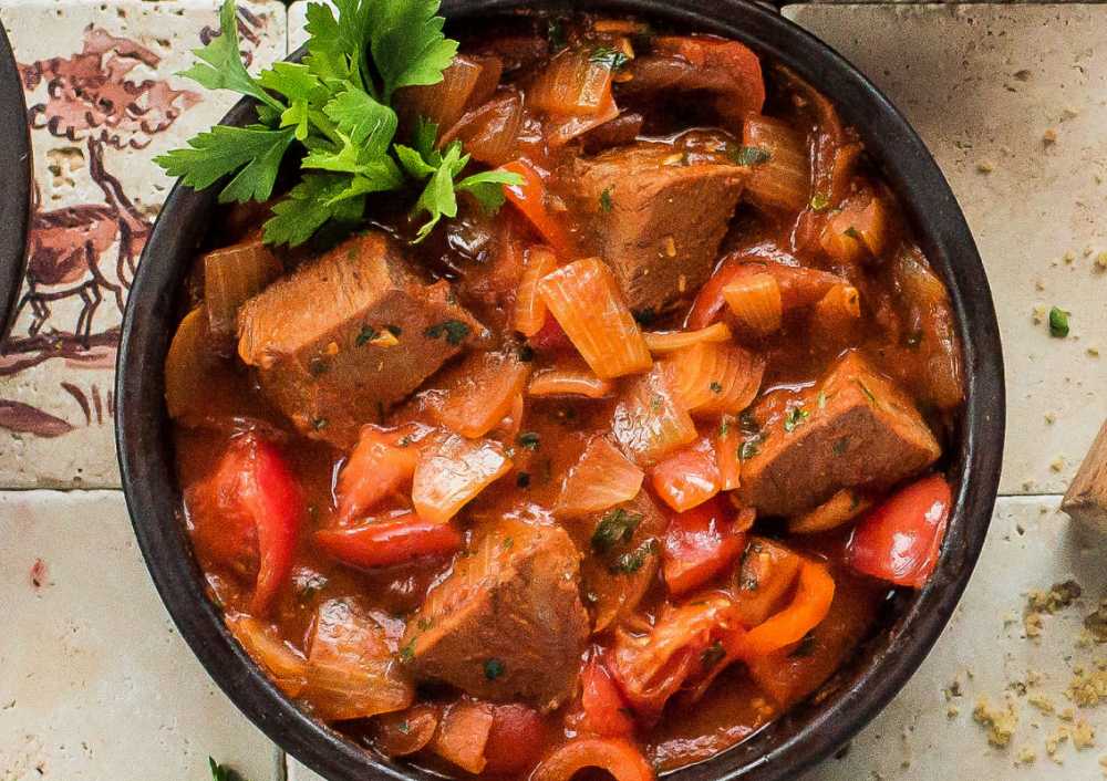 Тушеное мясо с подливкой в духовке: Рецепт: Мясо тушенное с подливкой - SuomiMag