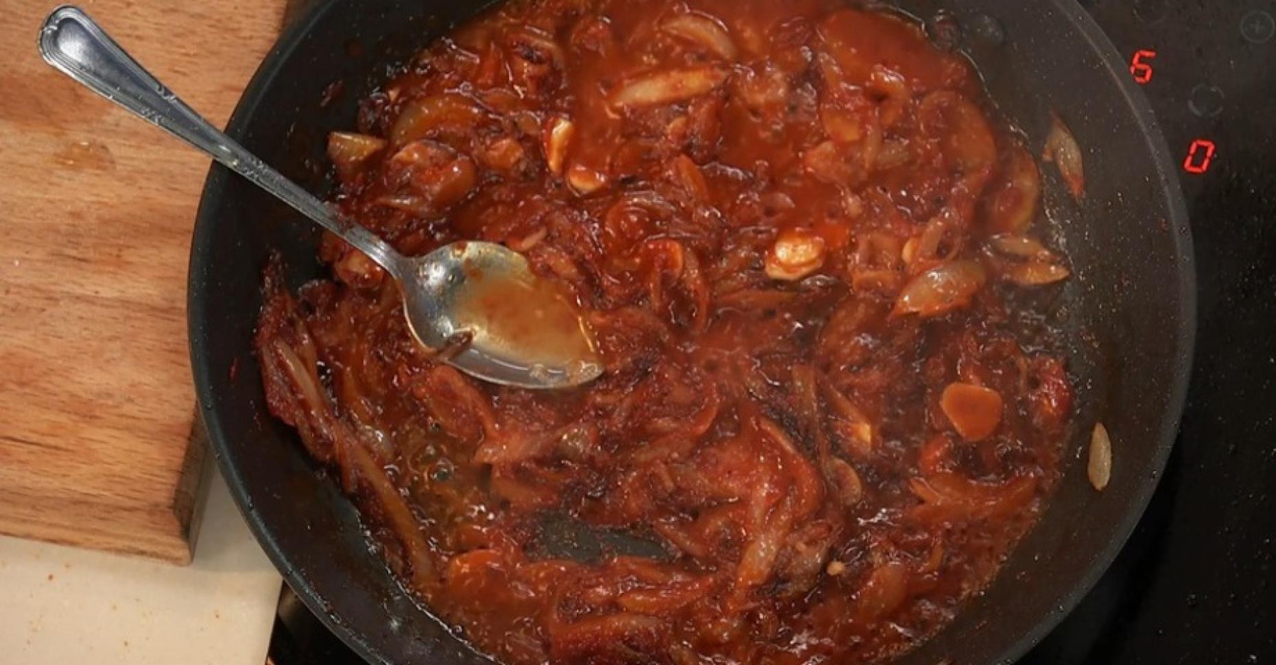 Обжаренное мясо в томате