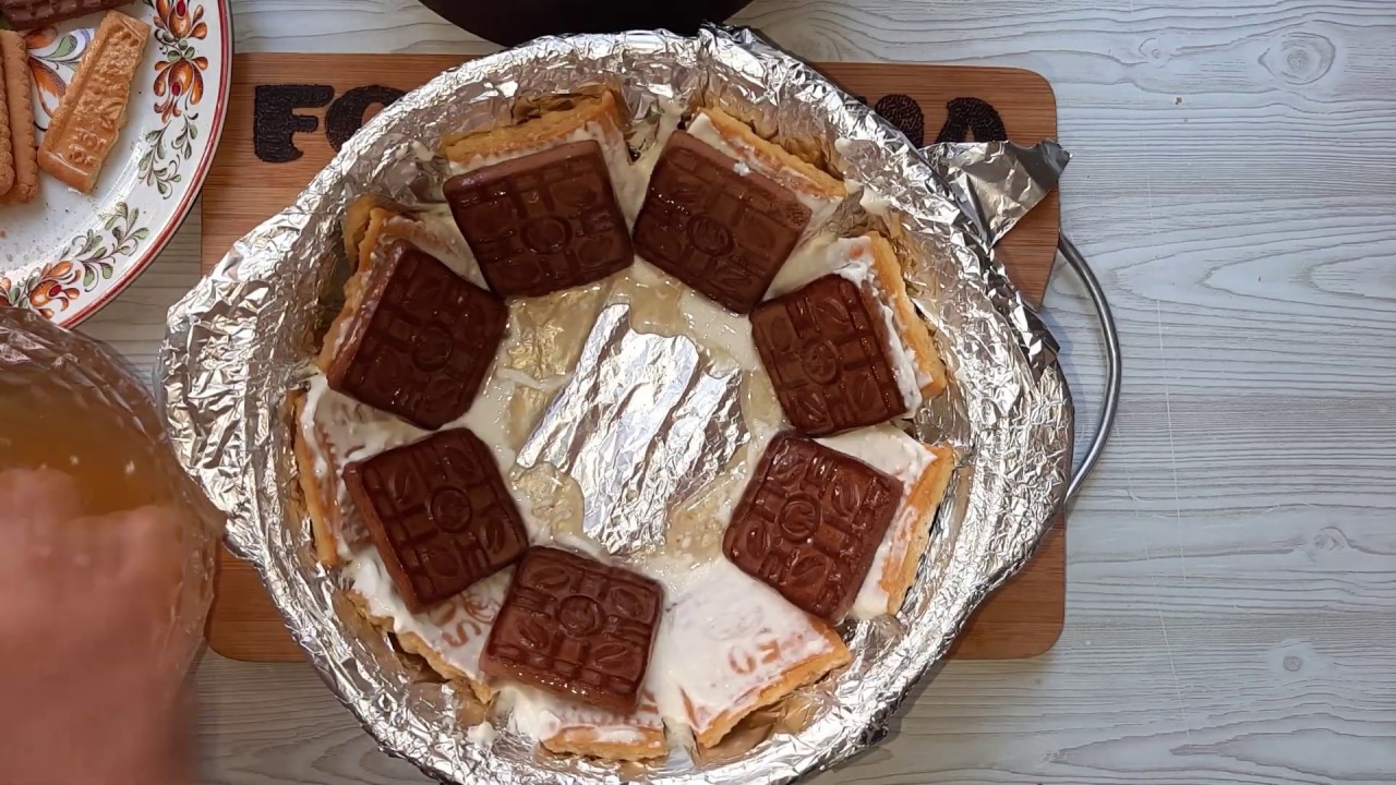 Торт из печенья без выпечки с творогом и сметаной рецепт с фото