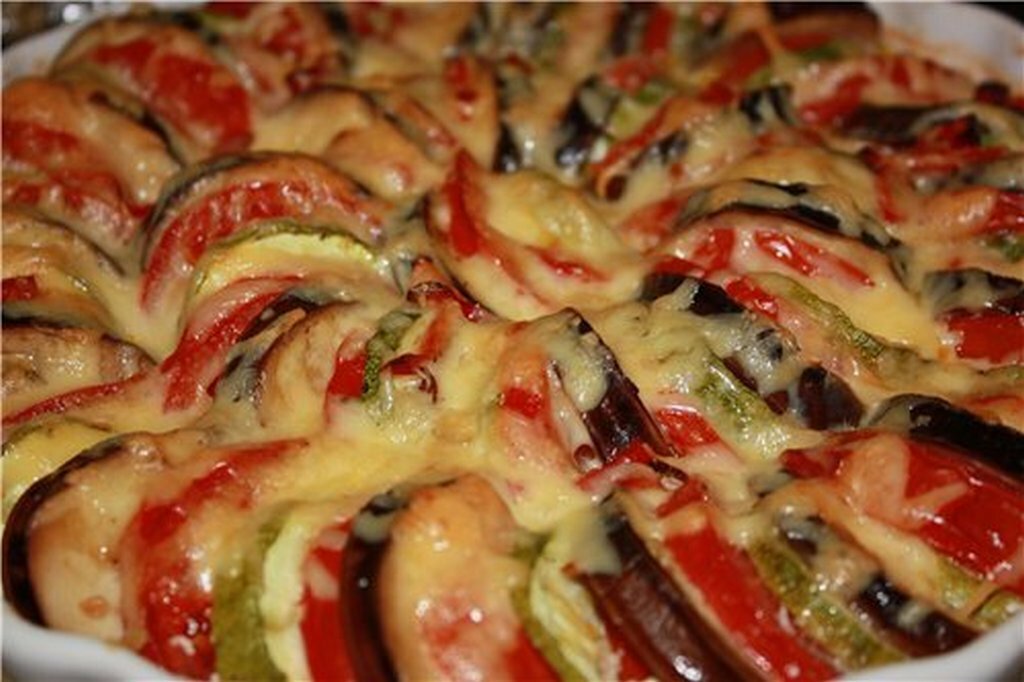 Рецепт баклажанов в духовке с фаршем с сыром и помидорами фото